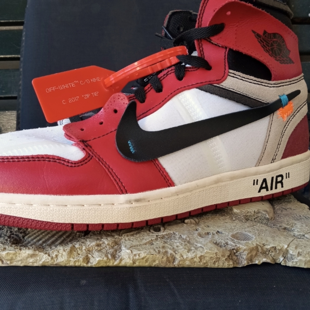 Off-White Air Jordan 1 Chicago
